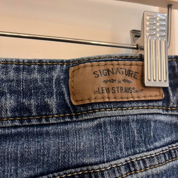 Levi’s Mid-Rise Blue Jeans – Size 2 – Excellent Condition - Picture 5 of 5